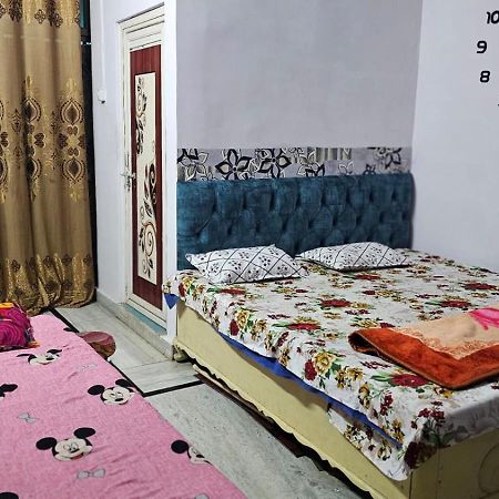Aparna Niwas Home Stay Family Friendly Varanasi Exterior photo